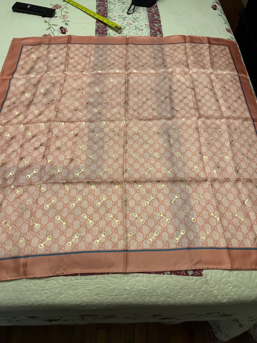 Gucci Pink and Gold Patterned Scarf brand new - Picture 6 of 9